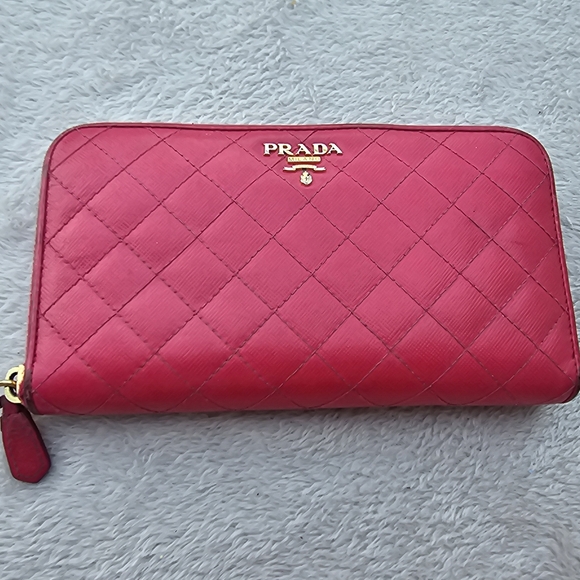 Prada Quilting Wallet - Picture 2 of 15